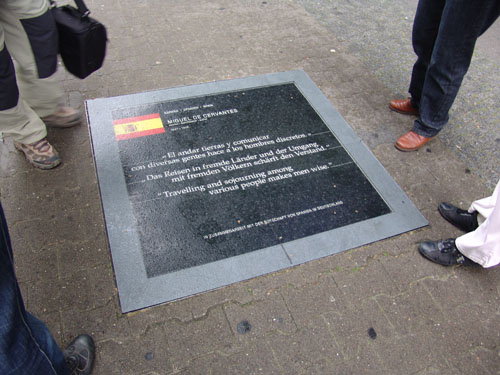 BERLÍN08 (105) Frases en el Friedrichstrasse